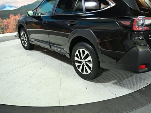 Used 2025 Subaru Outback Premium image 8