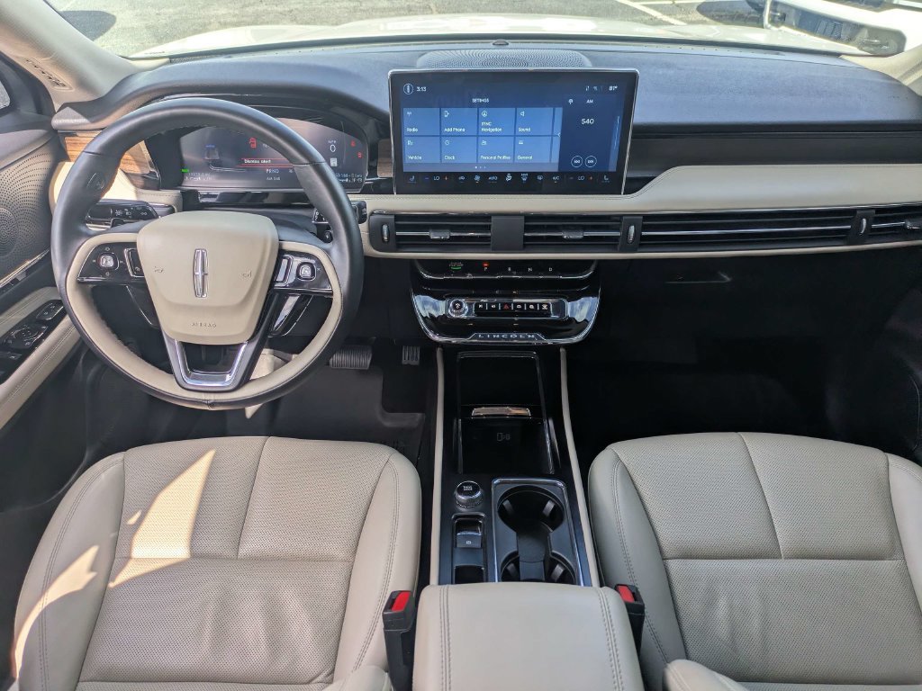 Used 2025 Lincoln Corsair Grand Touring AWD/4WD image 16