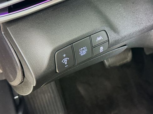 Used 2022 Hyundai Elantra Limited FWD image 9