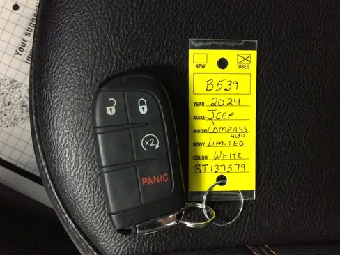 Used 2024 Jeep Compass Limited image 37