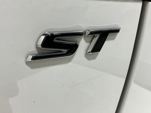 Used 2023 Buick Envision Essence w/ Sport Touring Package image 10