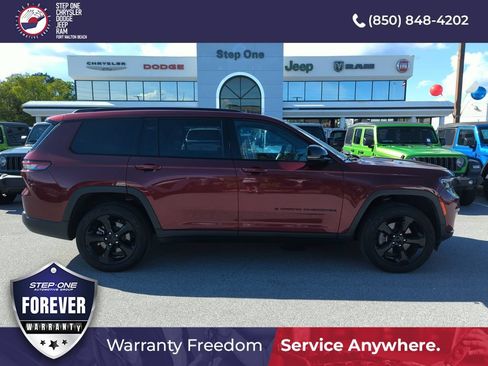 Used 2025 Jeep Grand Cherokee L Limited w/ Black Appearance Package AWD/4WD image 7