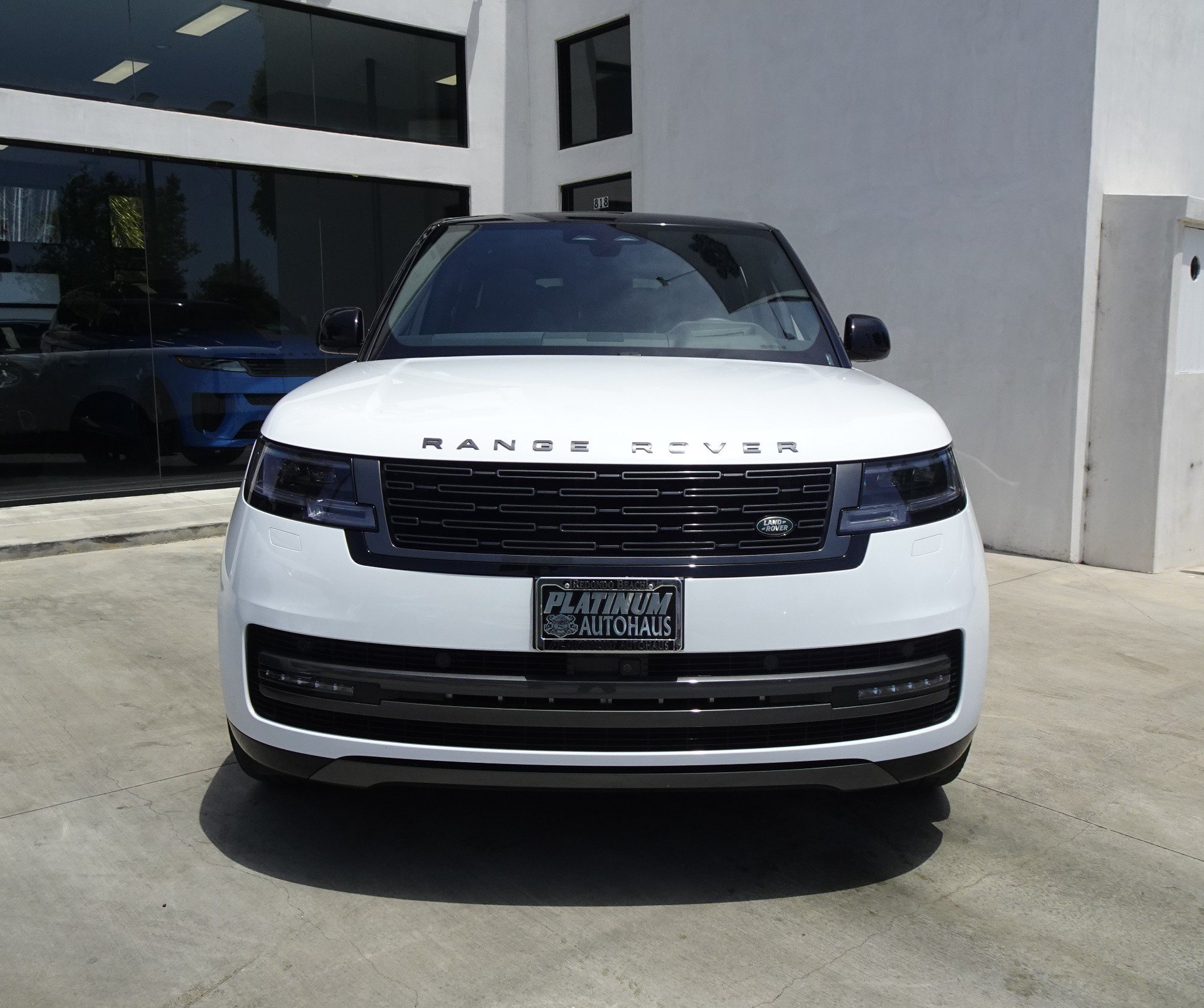 Used 2023 Land Rover Range Rover Long Wheelbase SE AWD/4WD image 2