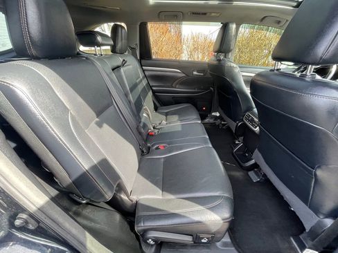 Used 2017 Toyota Highlander Limited Platinum image 11
