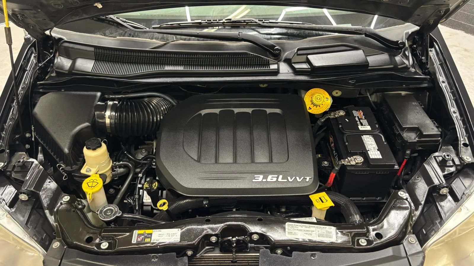 Used 2014 Chrysler Town & Country Touring FWD image 6