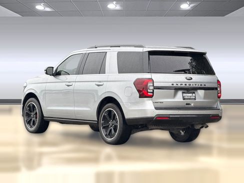 Used 2022 Ford Expedition Limited image 3