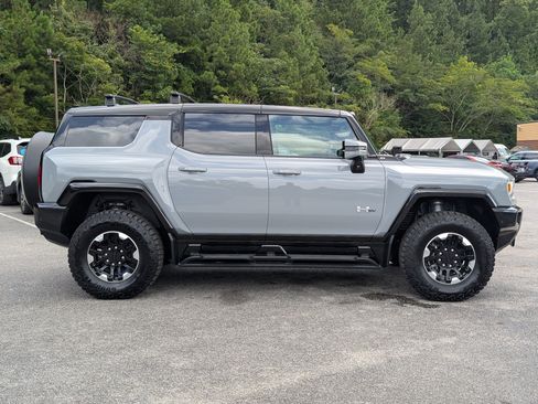 Used 2024 GMC Hummer EV 2X w/ Extreme Off-Road Package AWD/4WD image 10