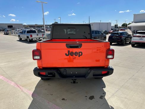 Used 2023 Jeep Gladiator Sport w/ Off Road Group AWD/4WD image 6