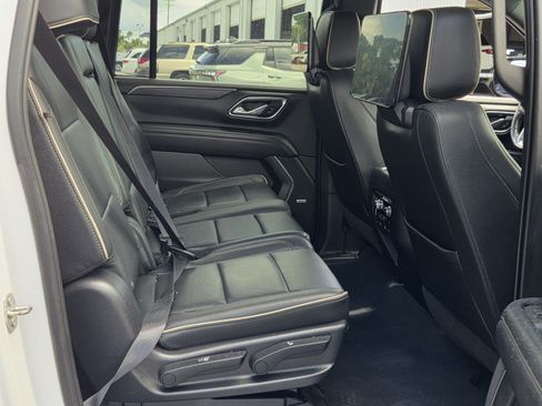 Certified 2021 GMC Yukon XL SLT w/ SLT Premium Package AWD/4WD image 18