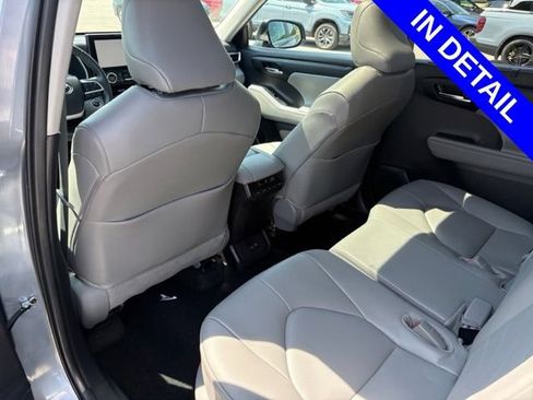 Used 2024 Toyota Highlander XLE AWD/4WD image 42