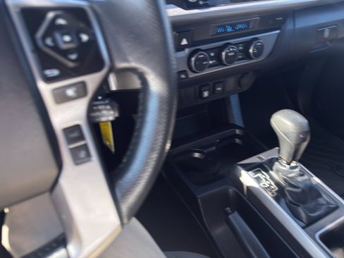 Used 2022 Toyota Tacoma SR5 image 17