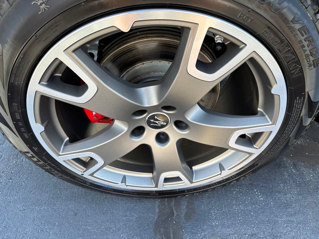 Used 2022 Maserati Levante Modena AWD/4WD image 9