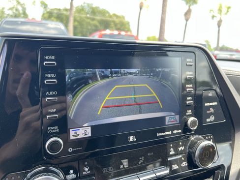 Used 2020 Toyota Highlander Limited AWD/4WD image 25