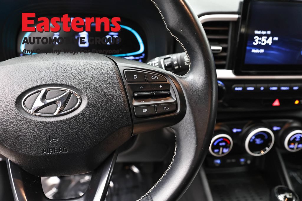 Used 2023 Hyundai Venue Limited FWD image 17
