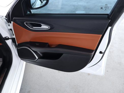 Used 2019 Alfa Romeo Giulia w/ Nero Edizione image 39