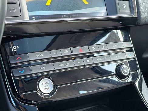 Used 2017 Jaguar XE image 22