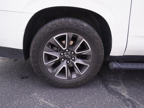 Used 2022 Chevrolet Suburban Z71 w/ Z71 Off-Road Package AWD/4WD image 37