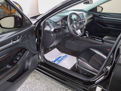 Used 2023 Nissan Altima 2.5 SR FWD image 3