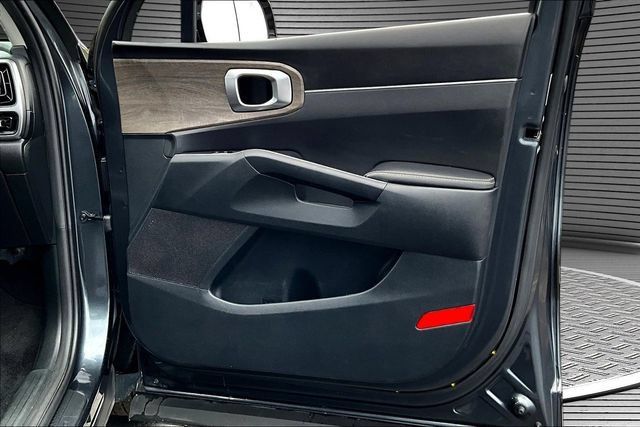 Used 2023 Kia Sorento EX w/ Panoramic Sunroof Package FWD image 28