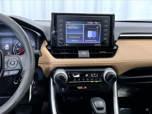 Used 2022 Toyota RAV4 LE FWD image 5