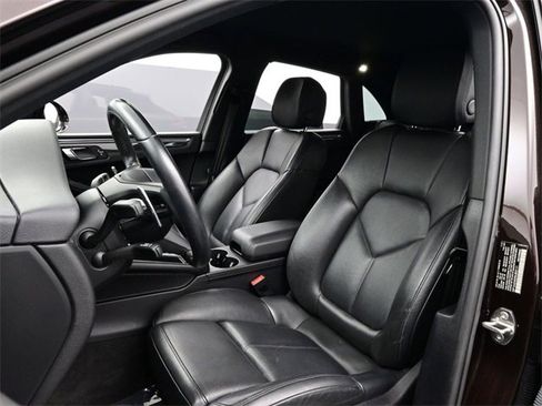 Used 2022 Porsche Macan image 5