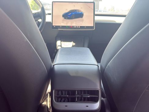 Used 2022 Tesla Model Y Performance AWD/4WD image 24