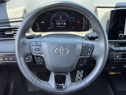 Used 2026 Toyota Camry SE FWD image 11
