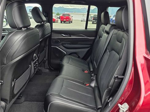 Used 2025 Jeep Grand Cherokee Overland AWD/4WD image 16