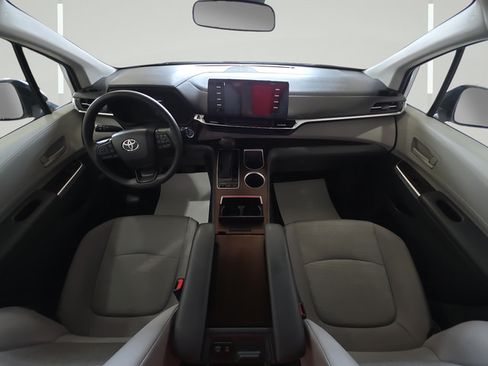 Used 2023 Toyota Sienna LE AWD/4WD image 27