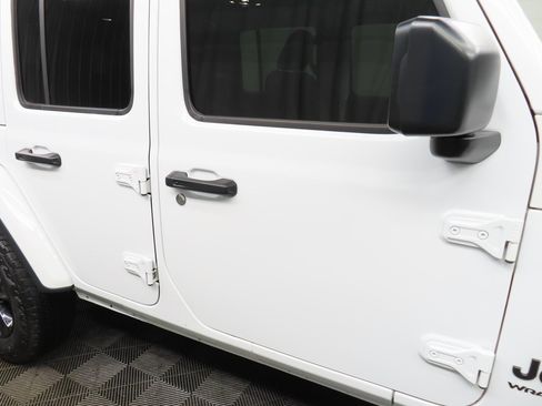 Used 2023 Jeep Wrangler Unlimited Sahara image 30