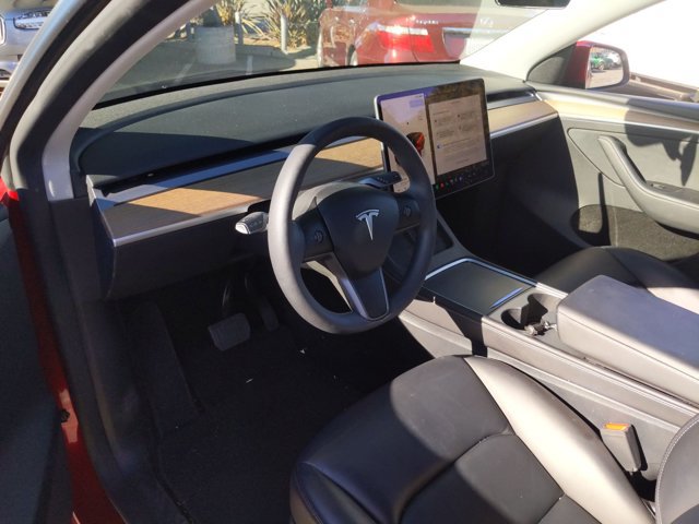Used 2025 Tesla Model Y Long Range RWD image 9