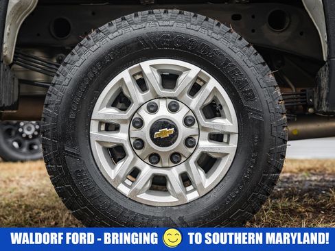 Used 2024 Chevrolet Silverado 2500 LT w/ Convenience Package image 21