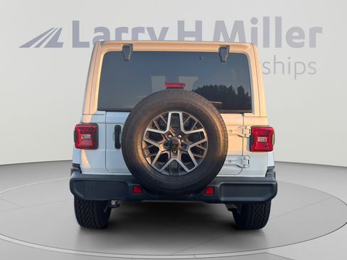 Used 2024 Jeep Wrangler Unlimited Sahara AWD/4WD image 4