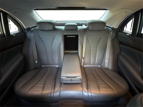 Used 2019 Mercedes-Benz S 560 4MATIC Sedan w/ AMG Line Exterior image 16