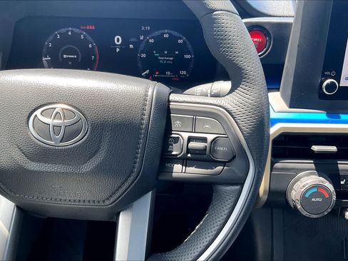 Used 2025 Toyota Tacoma TRD Off-Road AWD/4WD image 25