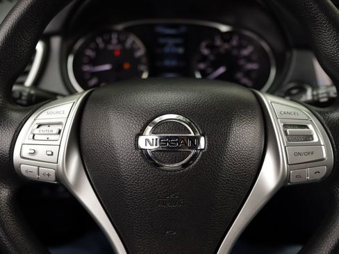 Used 2016 Nissan Rogue SV AWD/4WD image 12
