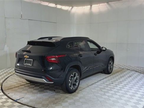 Used 2024 Chevrolet Trax LT w/ Driver Confidence Package image 8