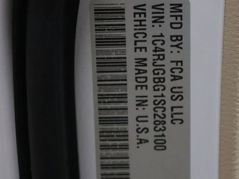 Used 2025 Jeep Grand Cherokee Limited image 33