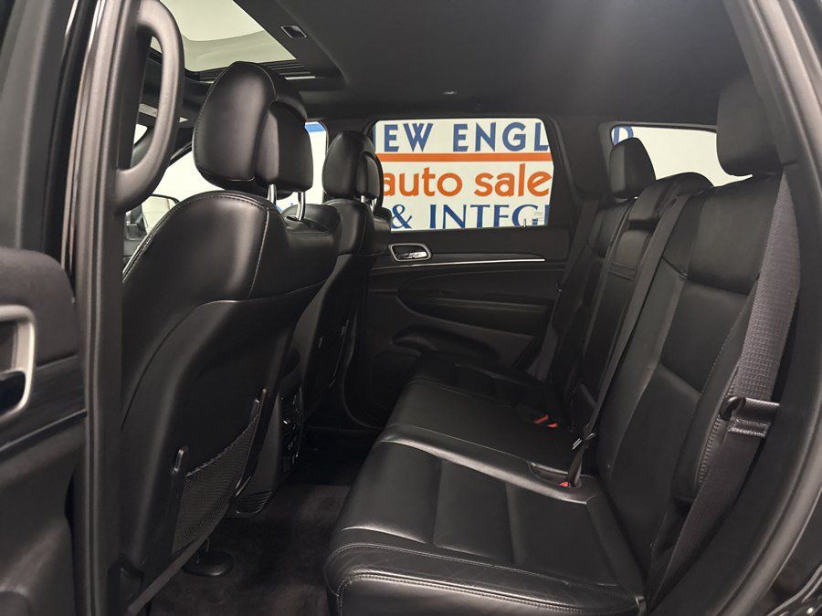 Used 2018 Jeep Grand Cherokee Laredo AWD/4WD image 10