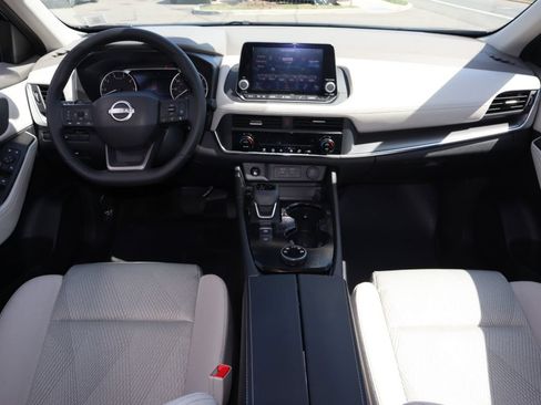 Certified 2025 Nissan Rogue SV AWD/4WD image 16
