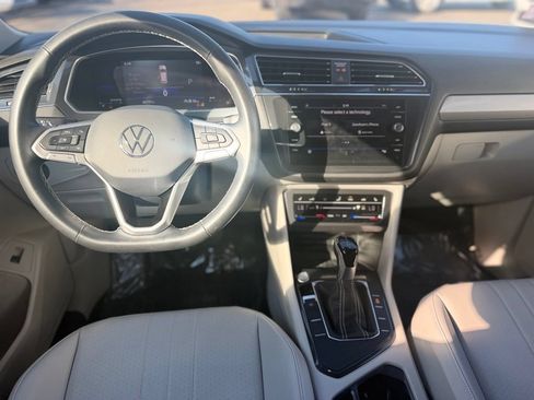 Used 2022 Volkswagen Tiguan SE FWD image 14
