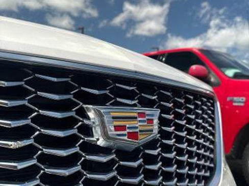 Used 2020 Cadillac XT4 Premium Luxury w/ LPO, Radiant Package FWD image 10