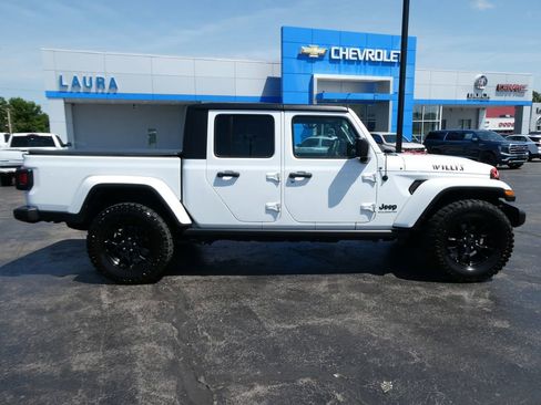 Used 2023 Jeep Gladiator Sport AWD/4WD image 4