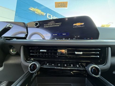 New 2026 Chevrolet Suburban LS image 18