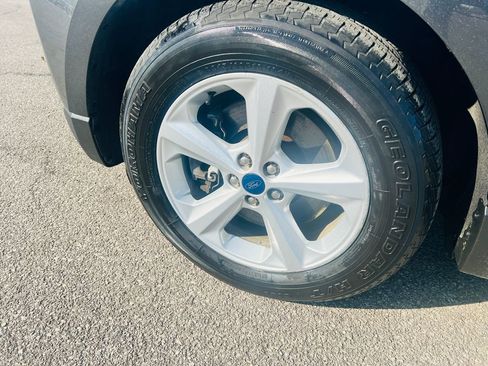 Used 2020 Ford Edge SE image 13