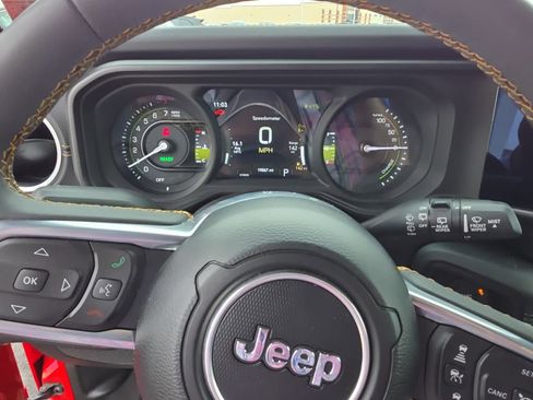 Used 2024 Jeep Wrangler Sahara w/ Technology Group image 25