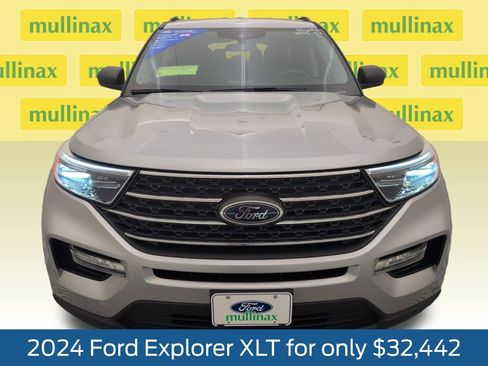Certified 2024 Ford Explorer XLT w/ Equipment Group 202A RWD image 13