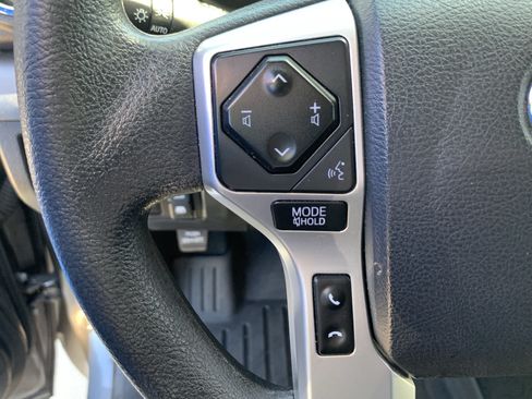 Used 2018 Toyota Tundra SR5 w/ SR5 Upgrade Package AWD/4WD image 19