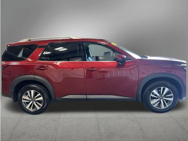 Used 2024 Nissan Pathfinder SL AWD/4WD image 4