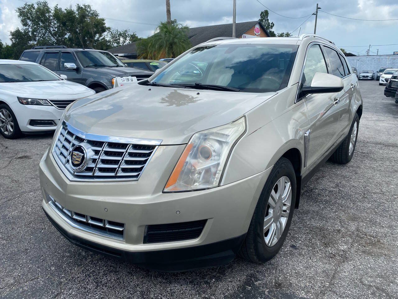 Used 2013 Cadillac SRX Luxury FWD image 2